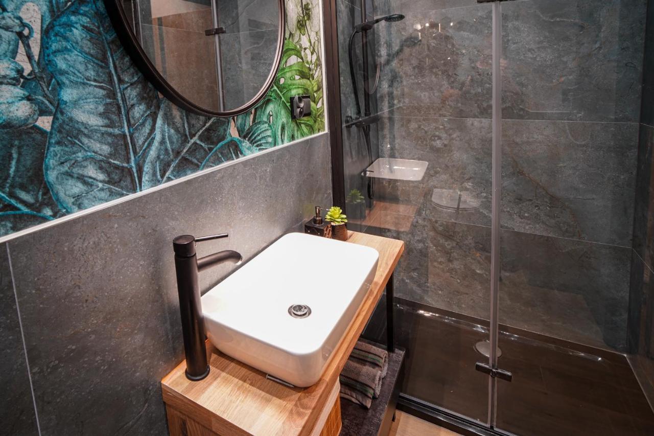 Apartament Z Jacuzzi W Centrum Sanoka Exterior photo